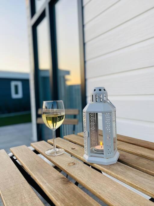 Ferienhaus Luxchalet #Vaju Lathum# Am See, Strand, Pool, Nationalpark Eksteriør bilde